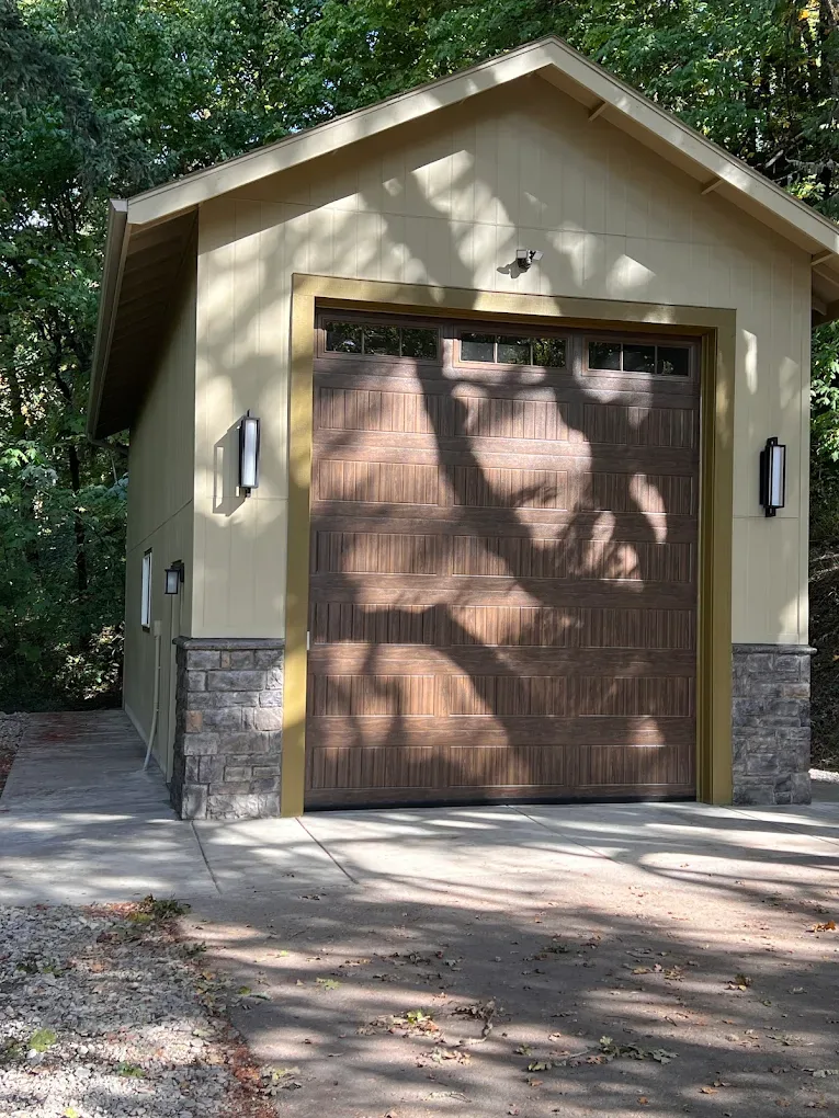 Custom Detached Garage by Red Umbrella, Eugene Oregon